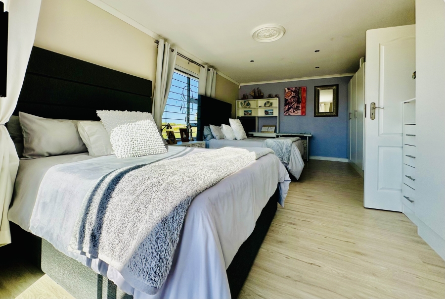 3 Bedroom Property for Sale in De Kelders Western Cape
